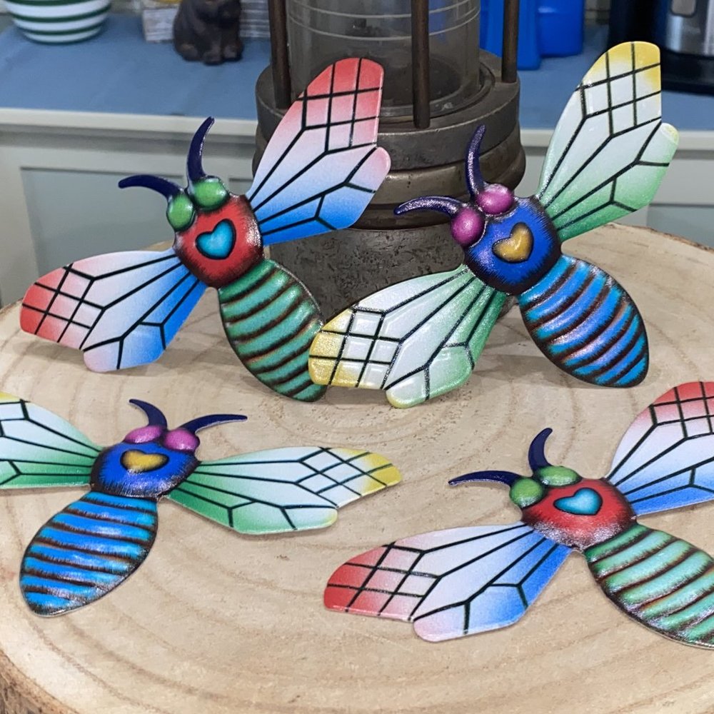 Bees Metal 4-pc Set Garden Hanging Décor -Small- Indoor or Outdoor Use